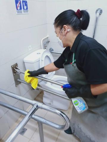 Reforço de limpeza e desinfecção dos sanitários públicos pelo pessoal da 
limpeza adjudicada

