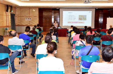 市政署组织街市及批发市场摊贩参与卫生局预防新冠病毒肺炎讲座
