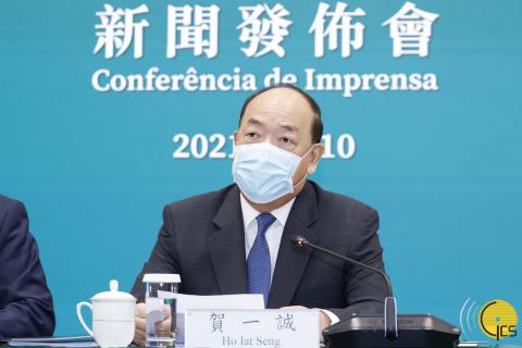 Chefe do Executivo, Ho Iat Seng, discursa na conferência de imprensa sobre o 
«Projecto Geral de Construção da Zona de Cooperação Aprofundada entre 
Guangdong e Macau em Hengqin»
