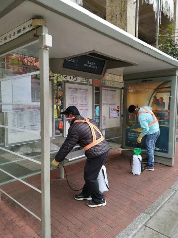 清潔及消毒巴士站候車亭
