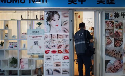 市政署加强巡查辖下发牌场所宣导防疫工作
