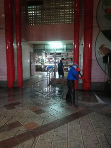 佑汉街市外围清洁
