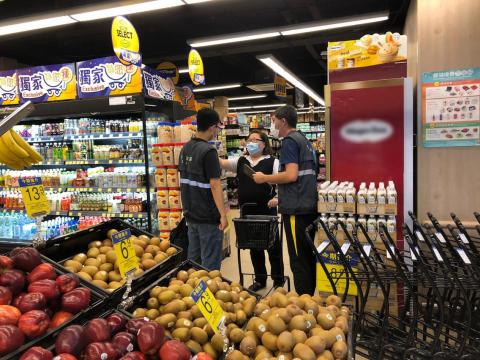 市政署會持續派員到受影響區域的食肆、零售店舖、食品儲存庫及冷凍倉等進行排查，協作善後工作。
