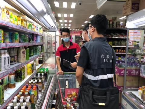 市政署會持續派員到受影響區域的食肆、零售店舖、食品儲存庫及冷凍倉等進行排查，協作善後工作。
