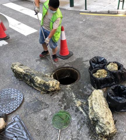 去年十二月曾一次清超过二千公斤油脂垃圾
