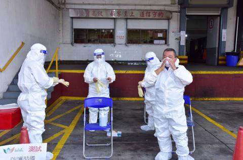 冷链食品核酸检测阳性应急模拟测试-依指引正确穿卸防护衣
