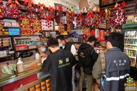 巡查本澳多间售卖贺年用品或香烛的店铺
