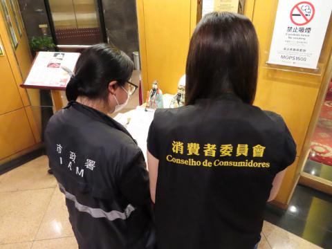 市政署联同消费者委员会日前于本澳餐厅食肆、面包饼店、零售店及外卖店等抽取糉子样本进行检验，所有样本的检测结果均未见异常。
