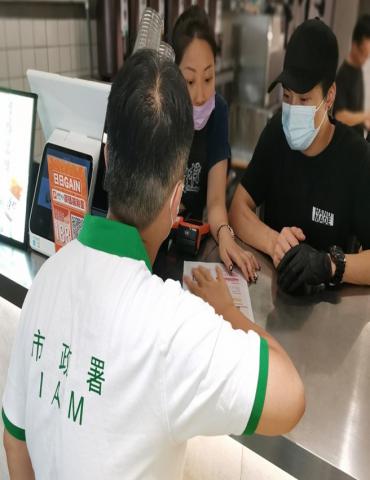 派員逐一走訪了現時在本澳開業經營的一千八百多家外賣店，宣導登記制度。
