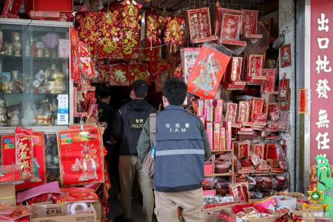 巡查本澳多间售卖贺年用品或香烛的店铺
