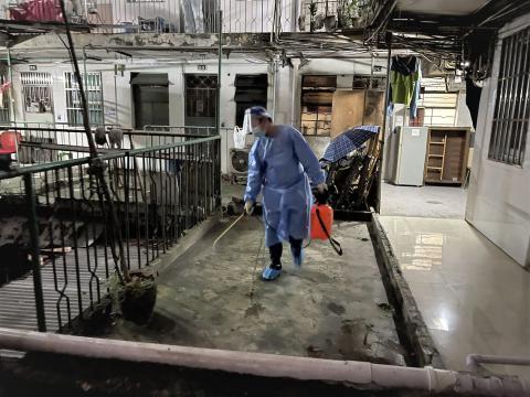 每晚收集完生活垃圾后会进行清洁消毒
