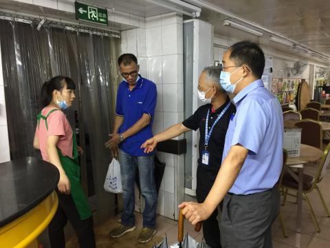 市政署派员到内港北一带了解商户情况
