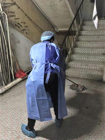每晚收集完生活垃圾后会进行清洁消毒
