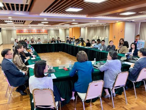 Representantes dos serviços públicos visitaram várias associações
