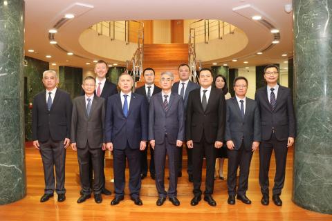 澳门特区和哈萨克斯坦共和国代表出席签署仪式
