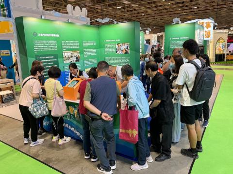 市民踊跃参与展位游戏
