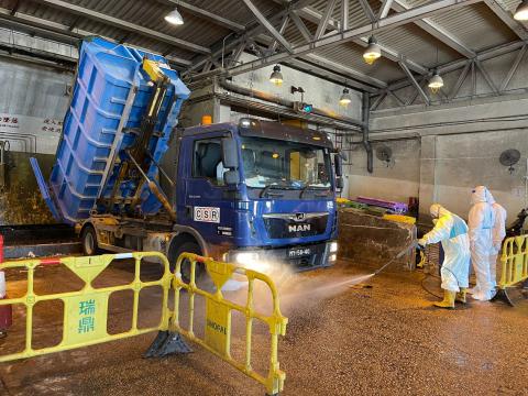 Desinfecção completa ao veículo que transportou os produtos contaminados.
