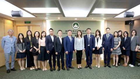珠海国际仲裁院代表团与梁颖姸局长及相关领导主管合照

